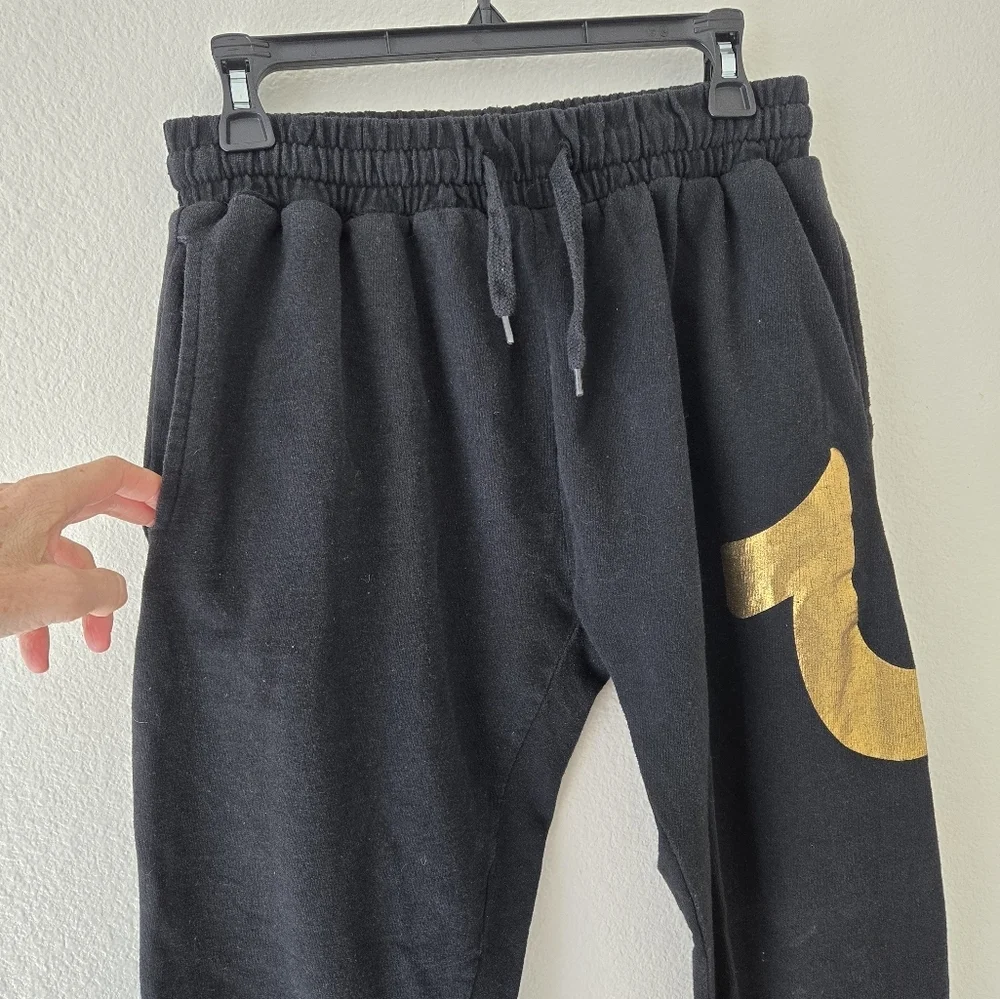True Religion Mens Sweatpants Joggers Medium Gold HORSESHOE Logo Black Cuffed‎